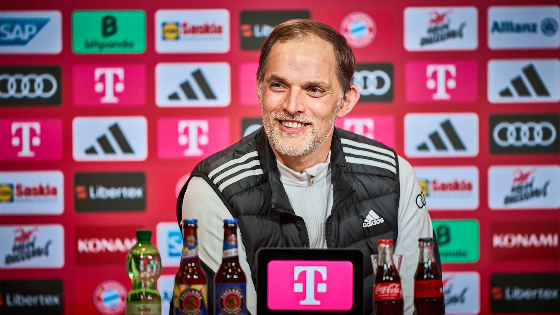 Thomas Tuchel auf der Pressekonferenz nach dem Bundesliga-Spiel des FC Bayern gegen Eintracht Frankfurt