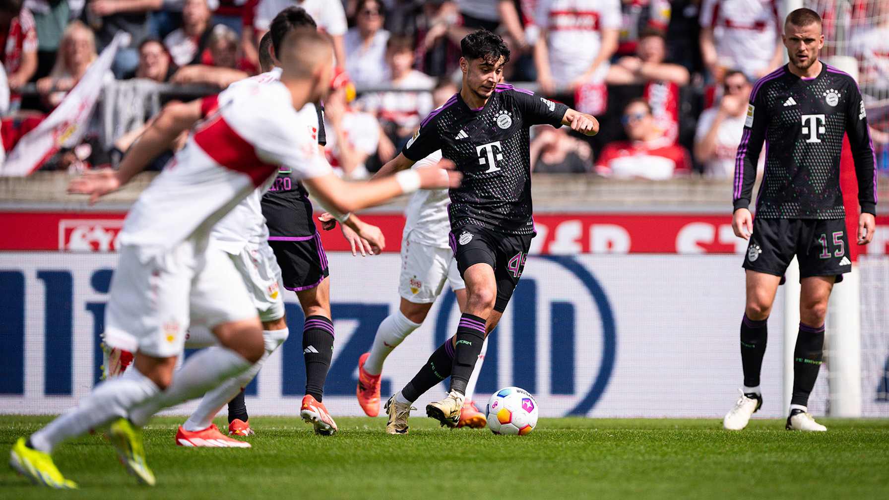 Spielszene aus dem Bundesliga-Duell VfB Stuttgart vs. FC Bayern