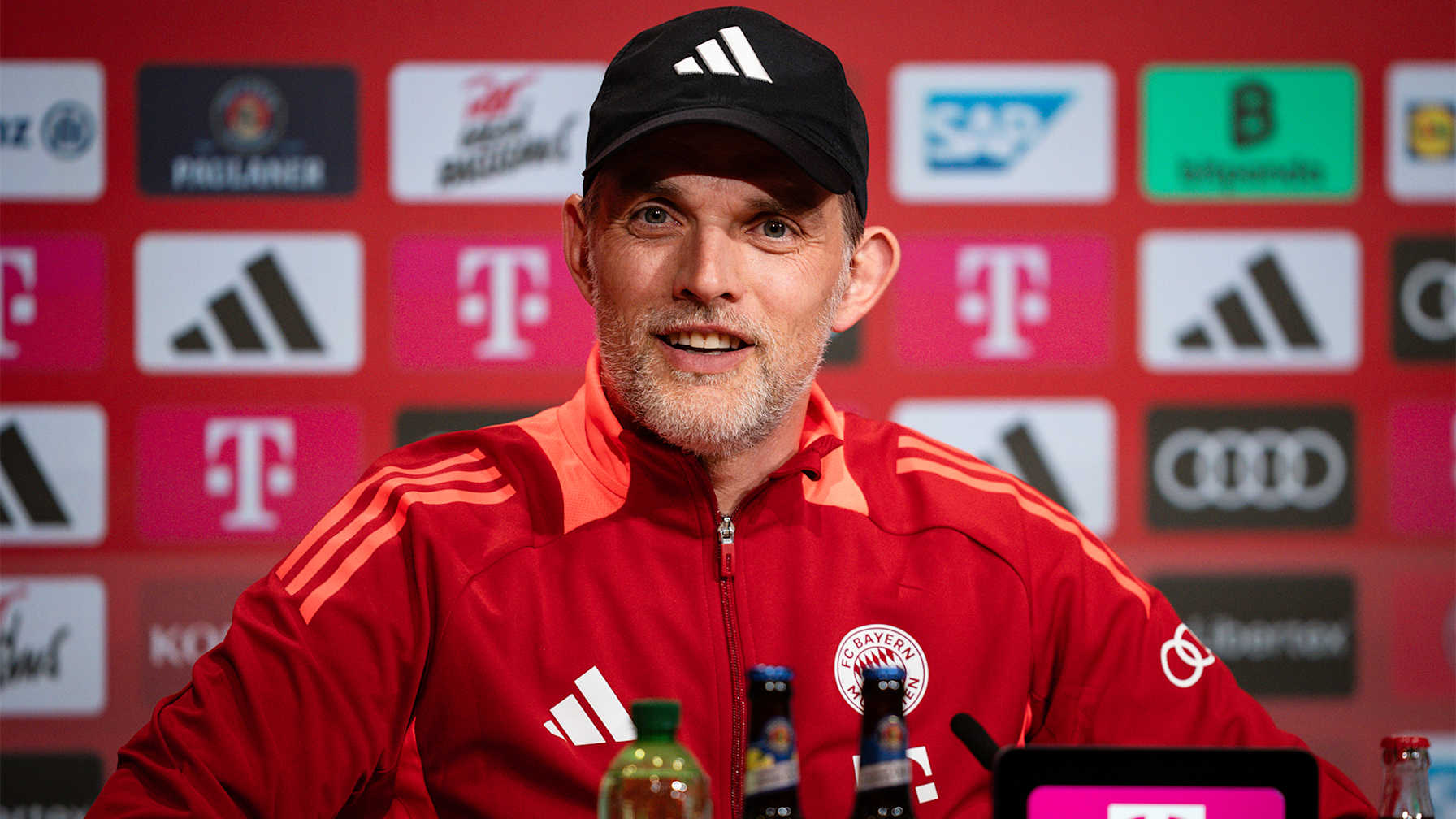 Thomas Tuchel auf der Pressekonferenz nach dem Bundesliga-Spiel des FC Bayern gegen den VfL Wolfsburg