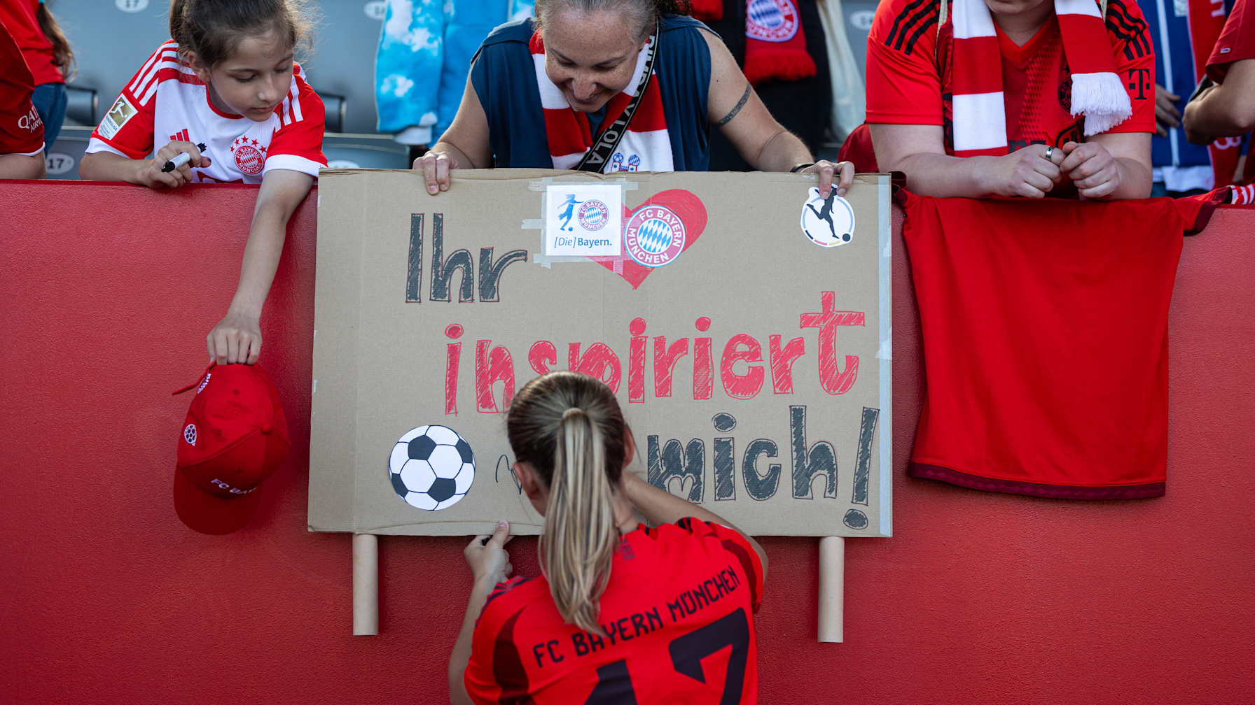 FC Bayern Women fans
