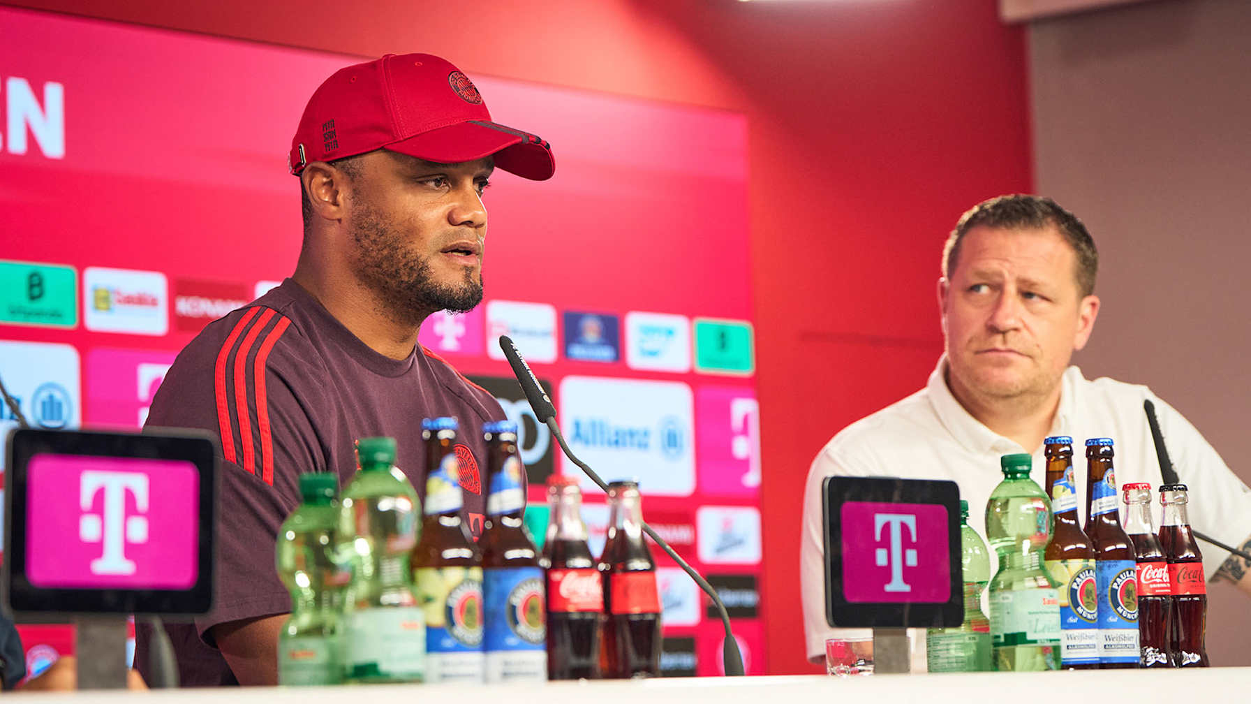 Vincent Kompany und Max Eberl im Pressetalk vor dem Pokalspiel in Ulm