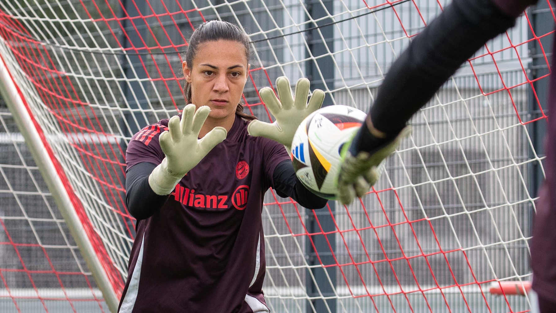 Mala Grohs während des Trainings der FC Bayern Frauen