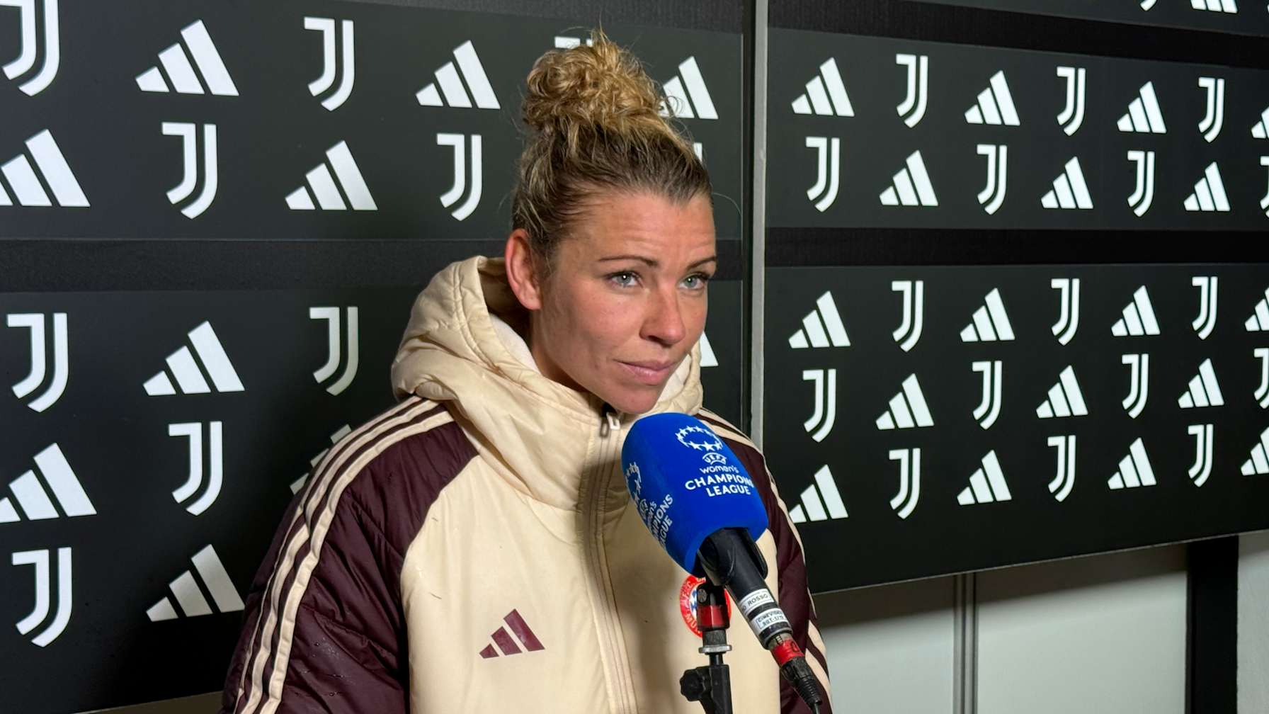 Linda Dallmann nach dem Spiel gegen Juventus Turin