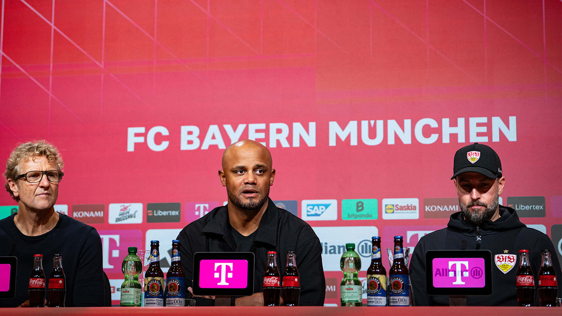 Vincent Kompany auf der Pressekonferenz nach dem Bundesliga-Spiel des FC Bayern gegen den VfB Stuttgart