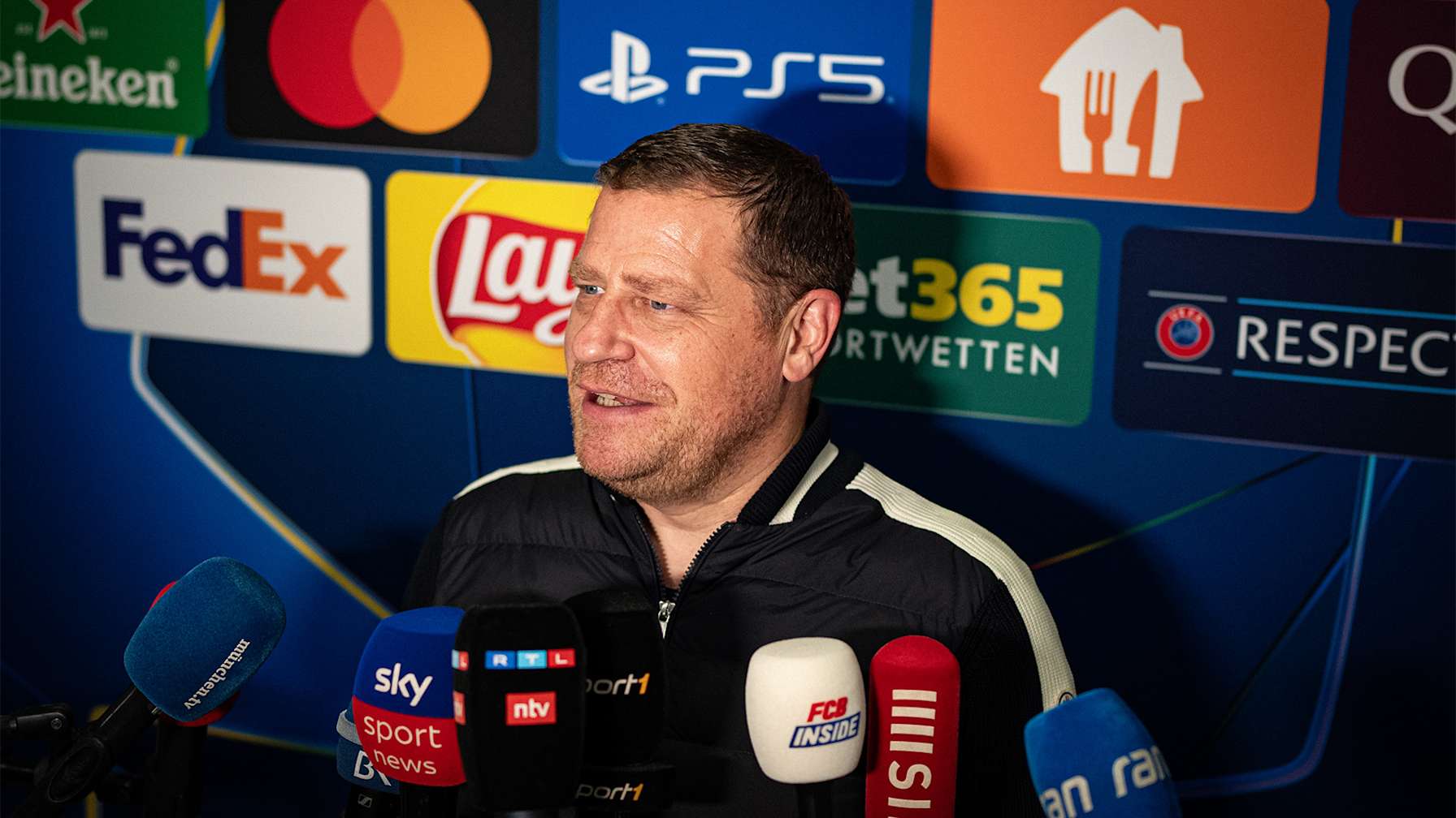 Max Eberl  im Interview nach dem Spiel gegen Benfica Lissabon