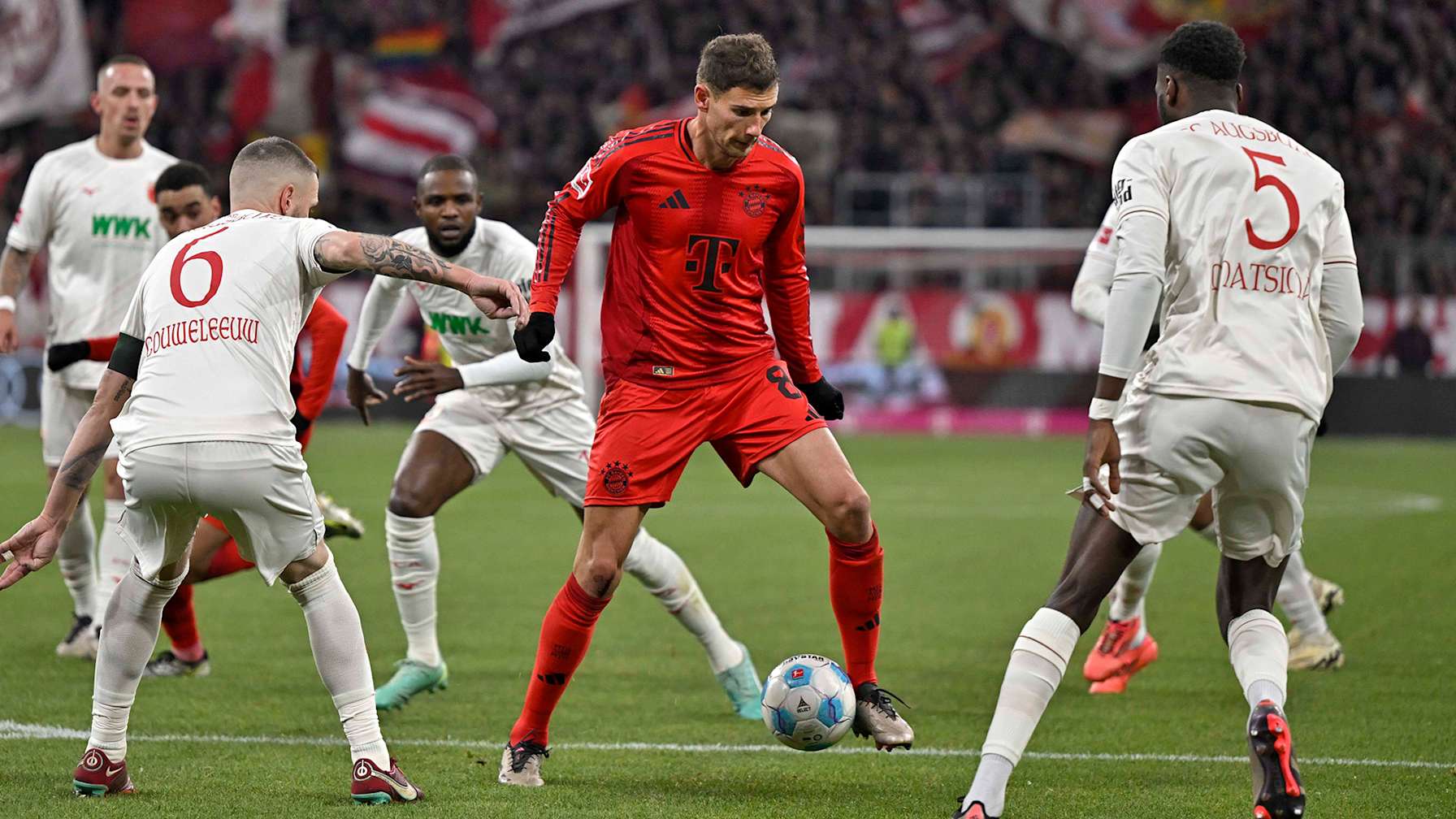 Spielszene aus dem Bundesliga-Spiel FC Bayern gegen FC Augsburg