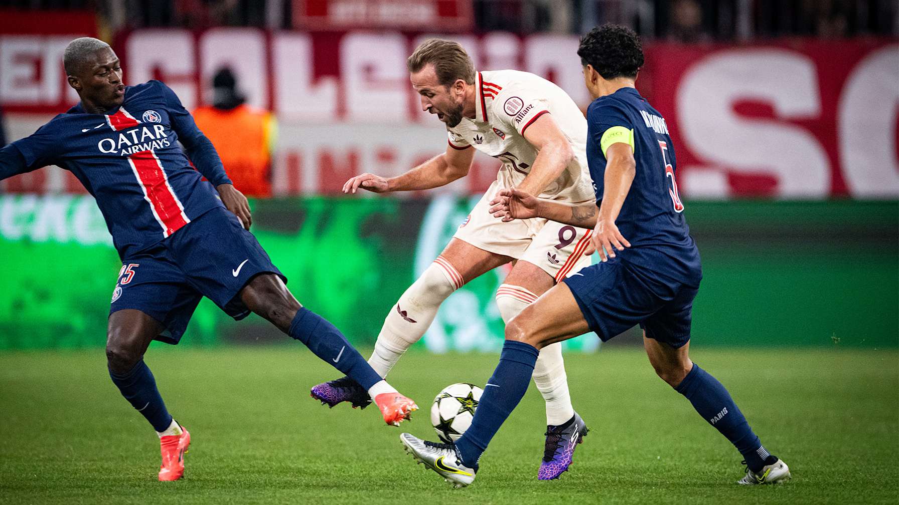 Spielszene aus der Partie FC Bayern gegen Paris Saint-Germain