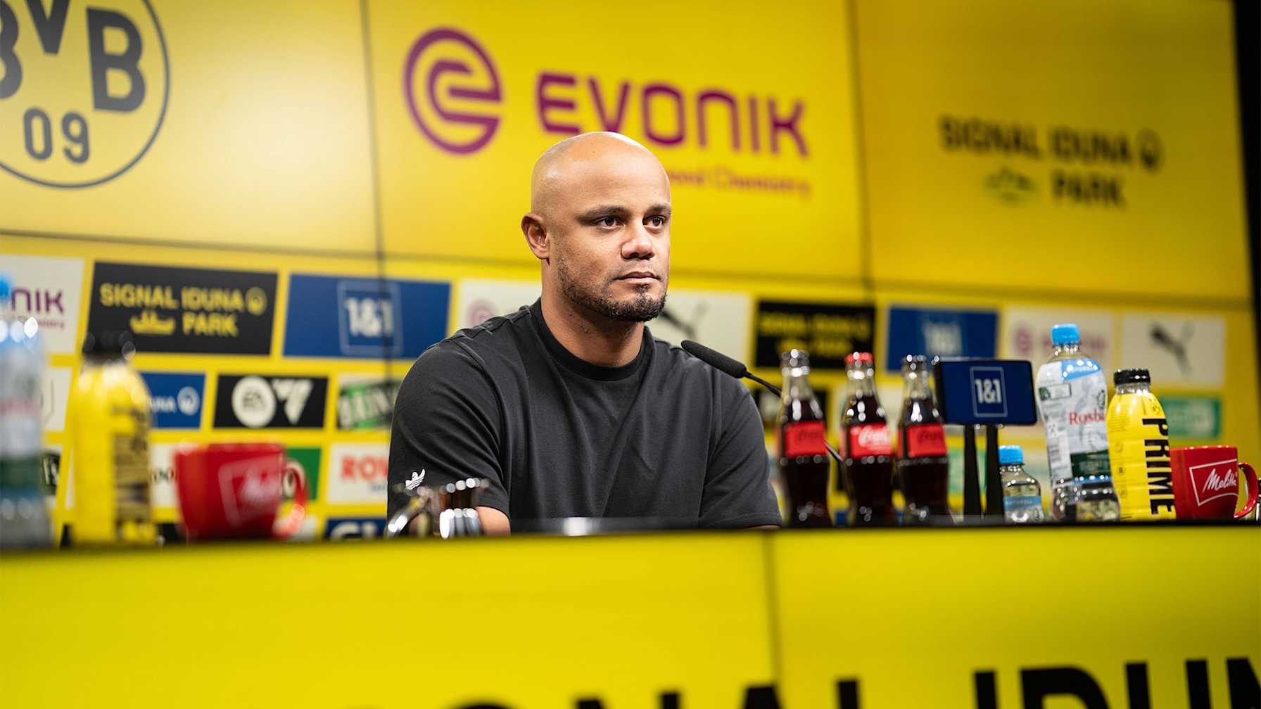 Vincent Kompany auf der Pressekonferenz nach dem Bundesliga-Spiel des FC Bayern bei Borussia Dortmund