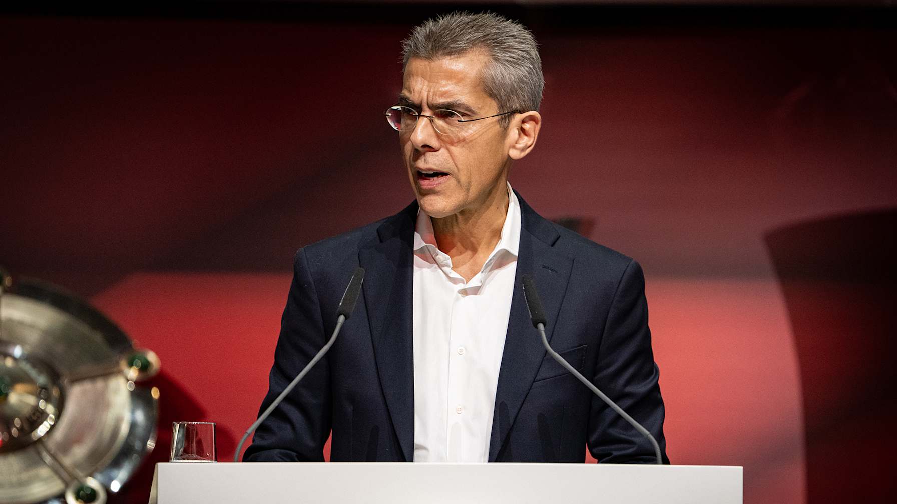 Michael Diederich bei seiner Rede auf der JHV des FC Bayern