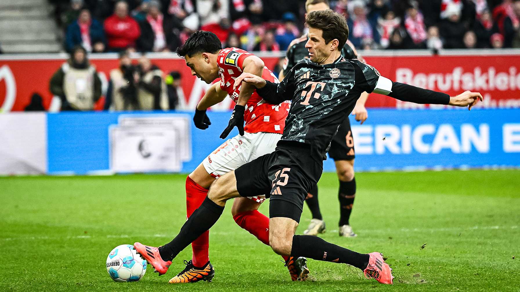 Spielszene aus dem Bundesliga-Duell Mainz 05 vs. FC Bayern