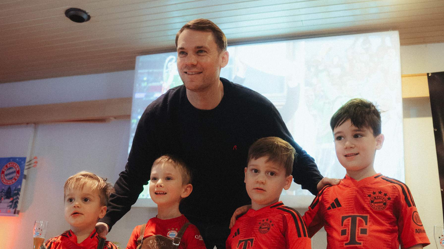 Manuel Neuer Visita a los clubs de fans