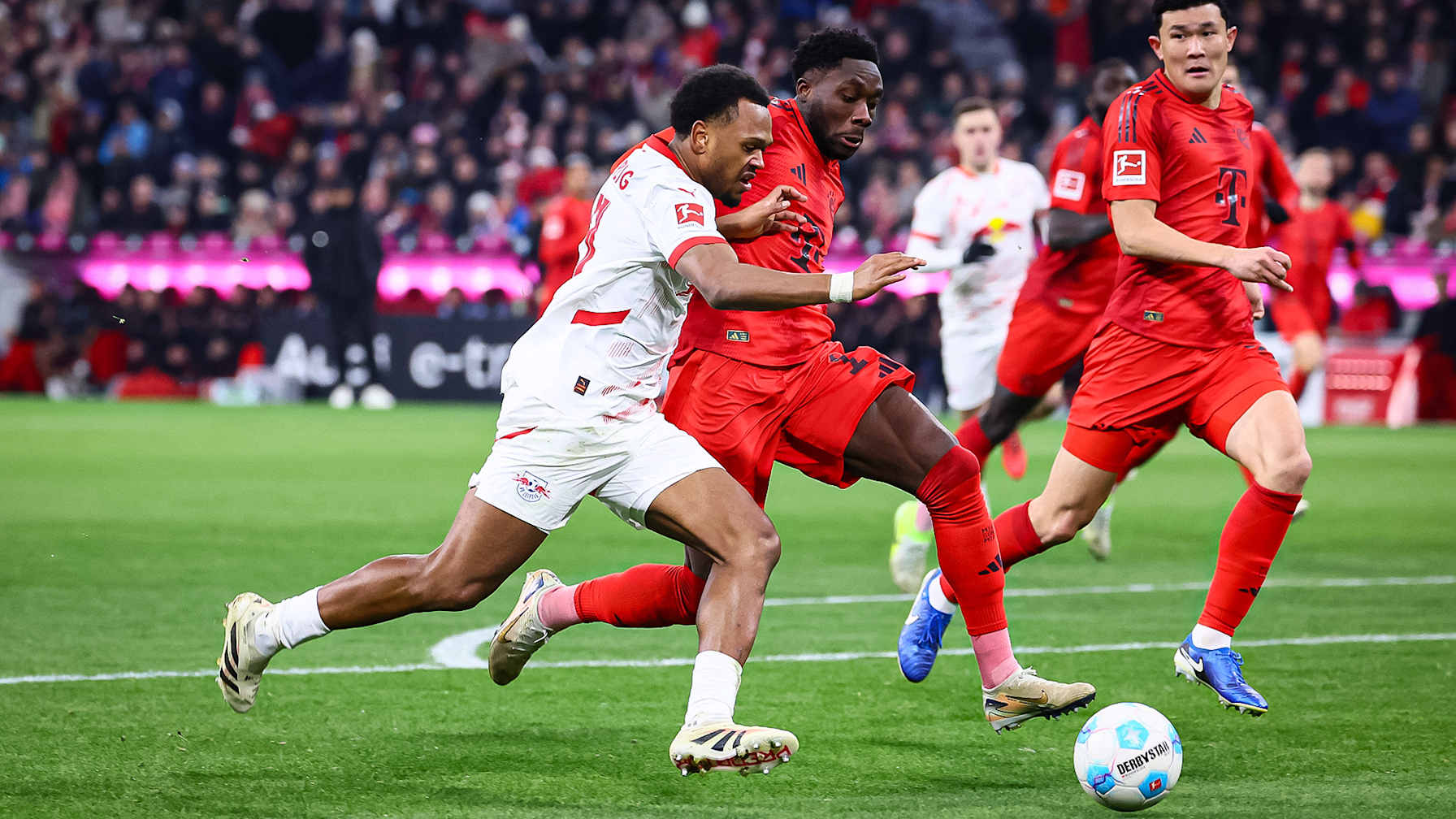 Spielszene aus dem Bundesliga-Duell FC Bayern vs. RB Leipzig