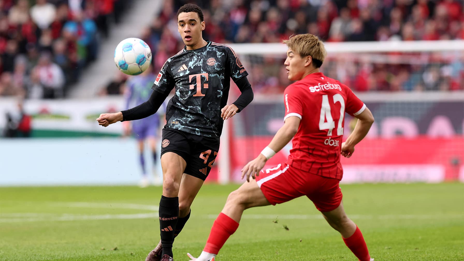 Spielszene aus dem Bundesliga-Duell SC Freiburg vs. FC Bayern