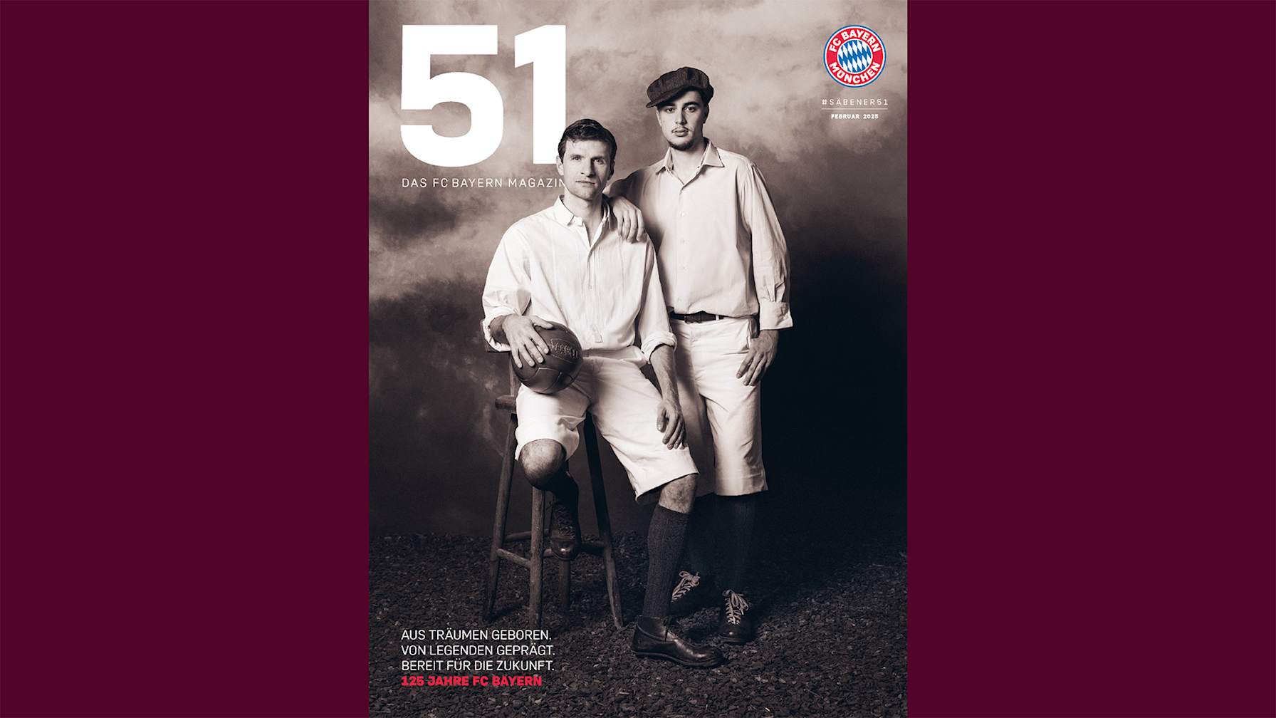 Cover des FC Bayern-Magazins 51 Februar 2025 mit Thomas Müller und Aleksandar Pavlovic in hitorischen Outfits.