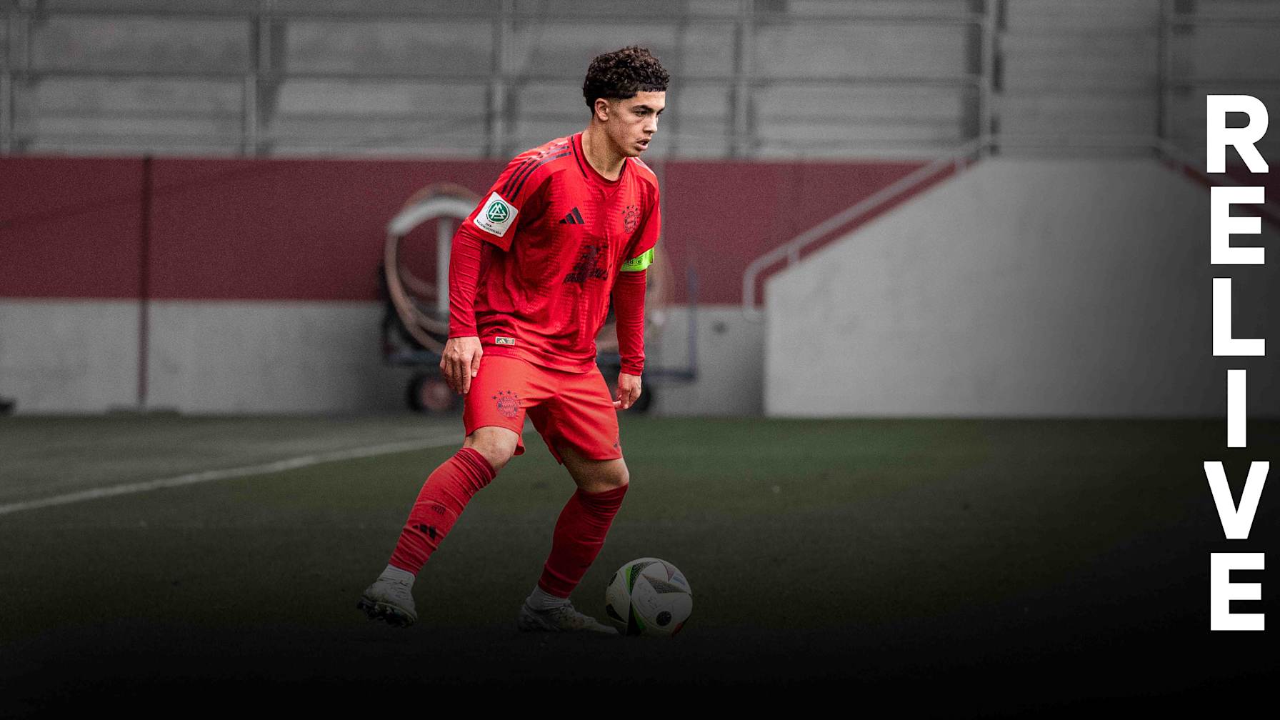 Jussef Nasrawe von der FCB-U19 am Ball.