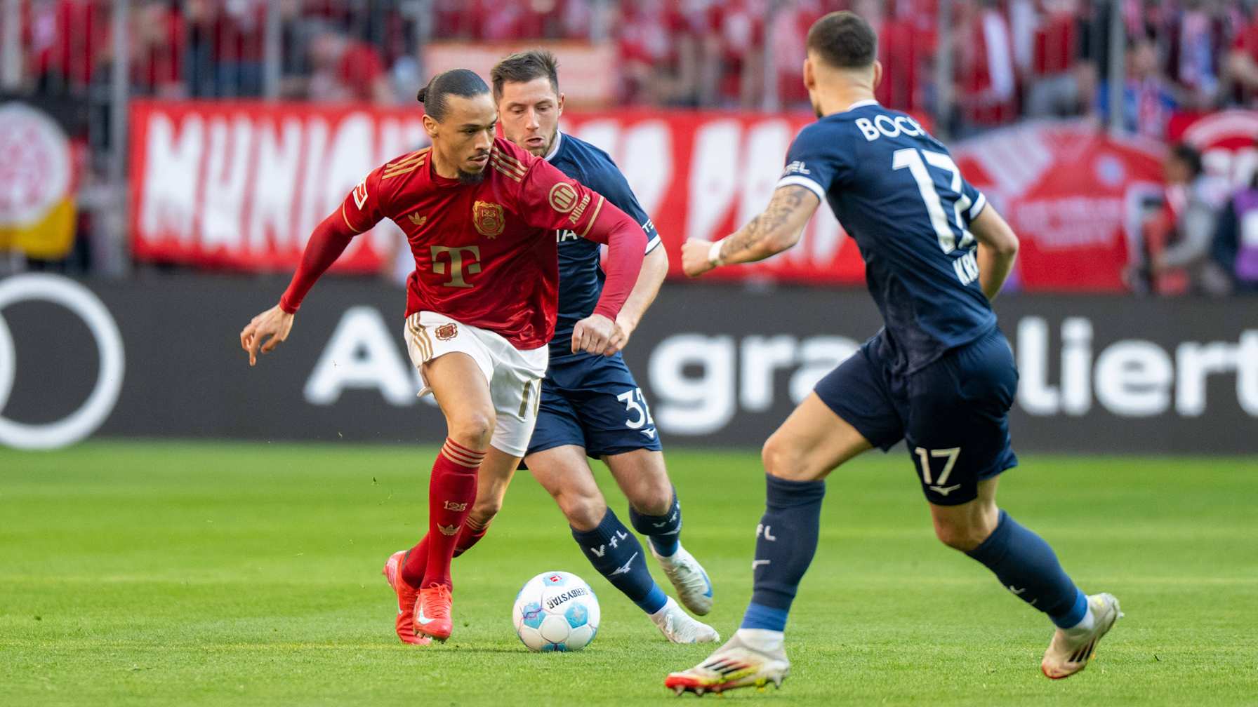 Spielszene aus dem Bundesliga-Duell  FC Bayern - VfL Bochum