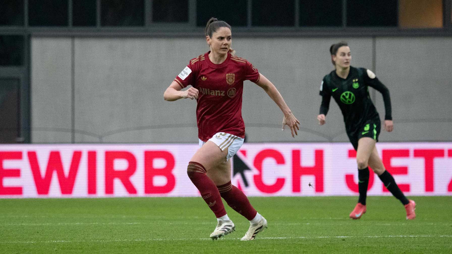 Sarah Zadrazil im Spiel gegen den VfL Wolfsburg.