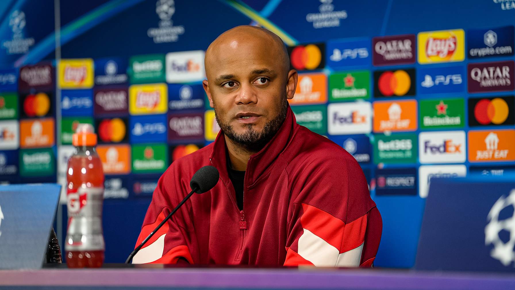 Vincent Kompany auf der Pressekonferenz nach dem Spiel bei Inter Mailand