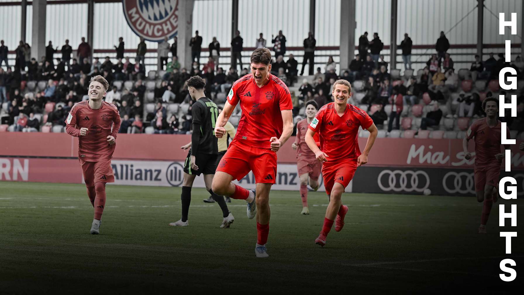 Spielszene aus dem Duell der FC Bayern U19 beim Nachwuchs des Chemnitzer FC
