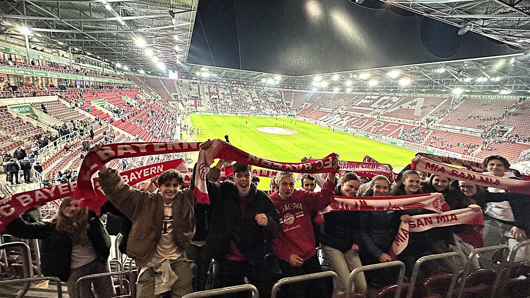 Mit dem FC Bayern TEENS-Club beim Auswärtsspiel in Augsburg