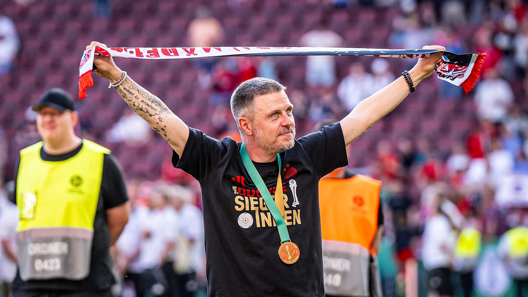 Alexander Straus nach dem gewonnenen Pokalfinale gegen den SV Werder Bremen