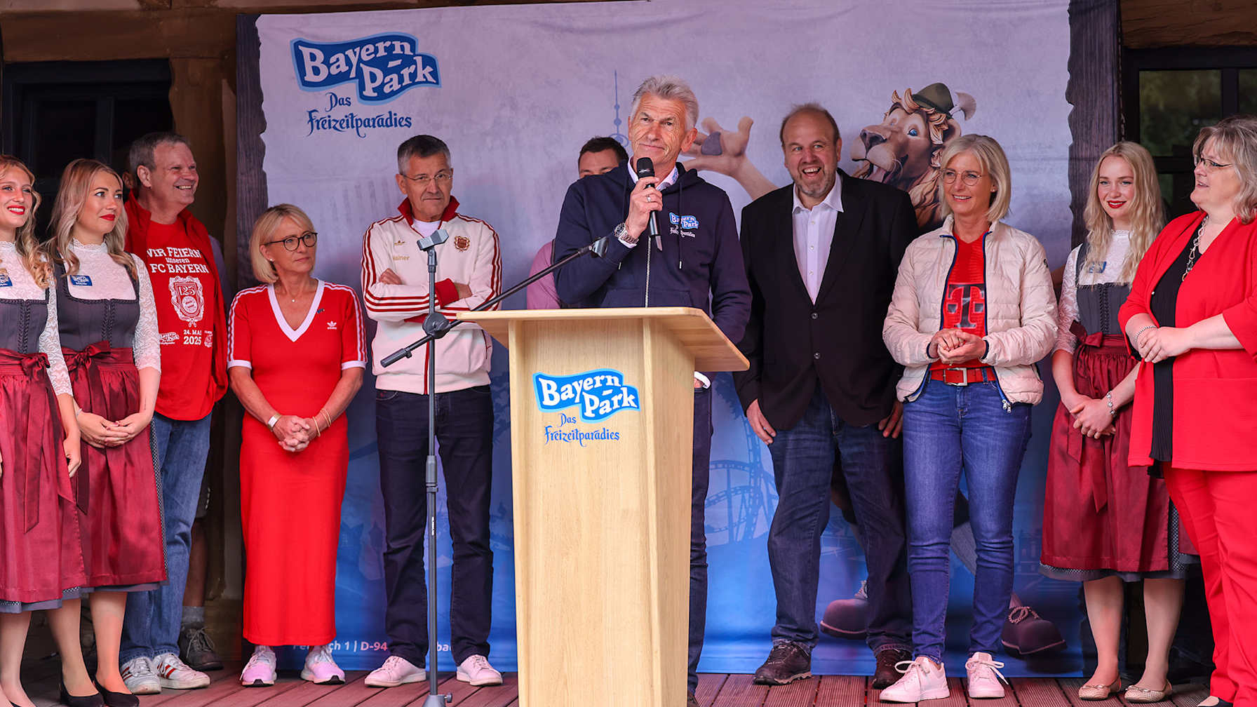 Klaus Augenthaler at the podium at the fan festival at Bayern Park