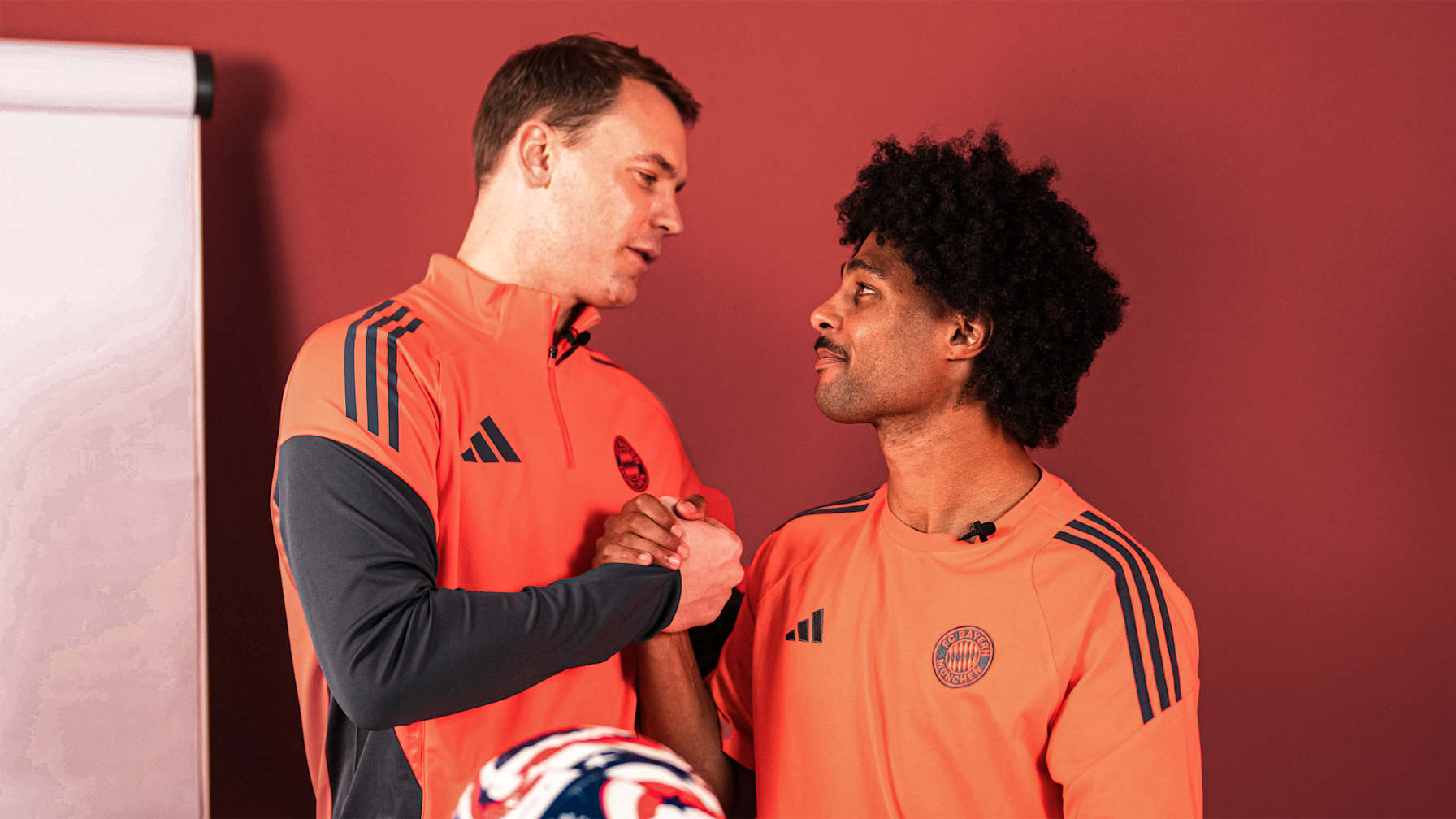 FC Bayern pros Manuel Neuer and Serge Gnabry test their knowledge of the Club World Cup