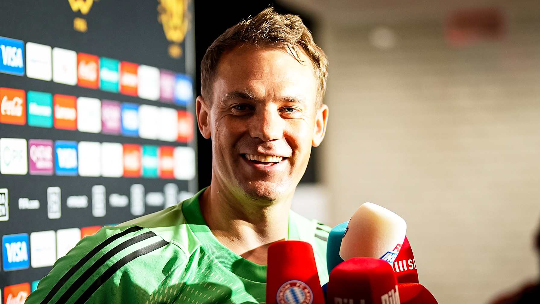Manuel Neuer spricht im Interview nach dem Klub-WM-Spiel des FC Bayern gegen die Boca Juniors.
