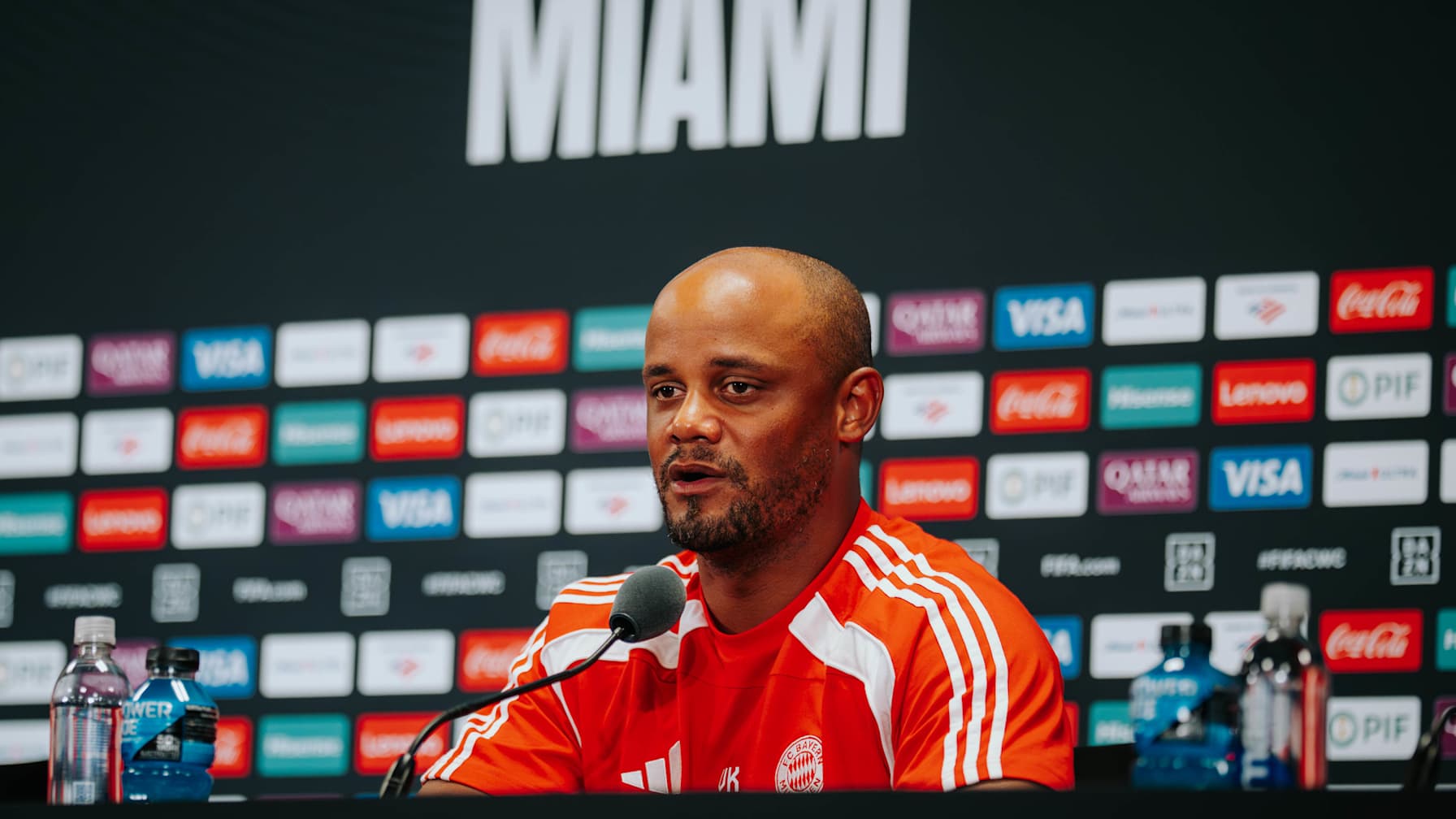Vincent Kompany auf der Pressekonferenz