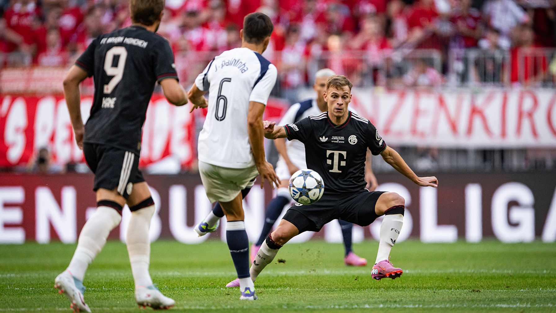Spielszene aus dem Testspiel FC Bayern - Tottenham Hotspur
