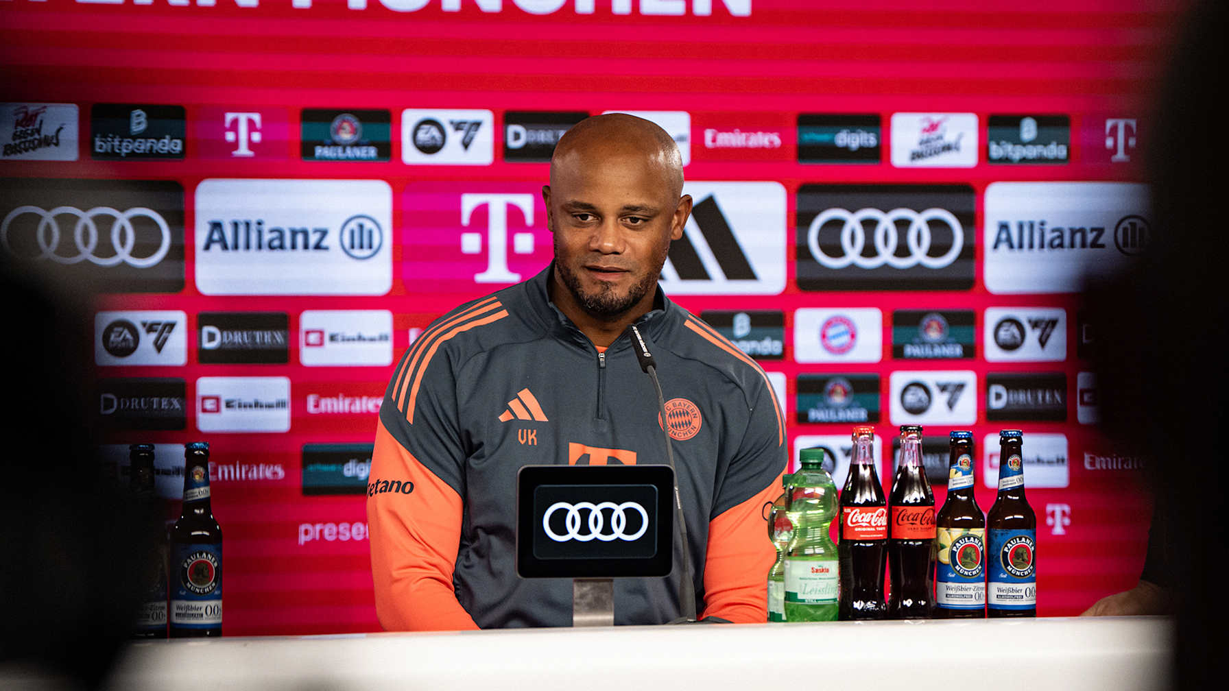 Vincent Kompany spricht im Pressetalk