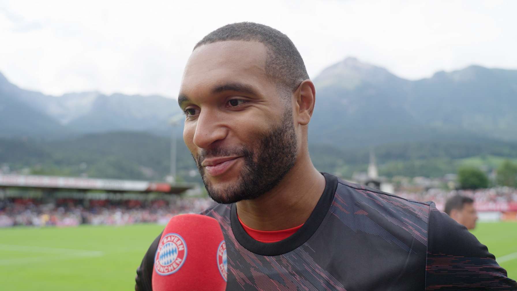 Jonathan Tah spricht im Interview