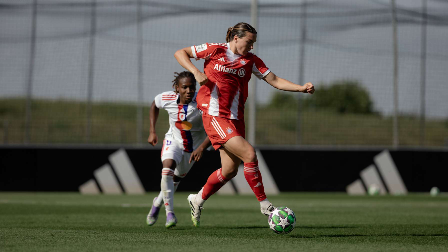 vanessa Gilles während des Testspiels gegen OL Lyonnes.