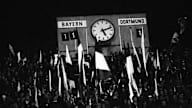 Der Endstand des Bundesliga-Spiels zwischen dem FC Bayern und Borussia Dortmund im Jahr 1971 auf der Anzeigetafel