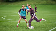 Steve Breitkreuz und Samuel Unsöld im Training der FC Bayern Amateure vor dem Regionalliga-Spiel gegen den TSV Buchbach.