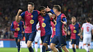 Robert Lewandowski und Lamine Yamal jubeln nach einem Barcelona-Tor gegen Sevilla.