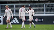 Michael Scott und Jonah Kusi-Asare jubeln nach dem 1:0-Führungstreffer der FCB-U19.