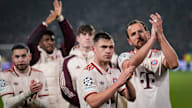 The disappointed FC Bayern players thank the travelling supporters in Rotterdam