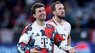 Thomas lächelt nach Abpfiff des Champions League-Spiels FC Bayern gegen Slovan Bratislava Richtung der Fans