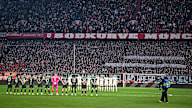 Bayern players and fans remember victims of Munich attack ahead of Celtic game