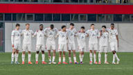 Die U19 steht bereit zum Elfmeterschießen.