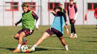 Angelo Brückner und Younes Aitamer im Training der Amateure.