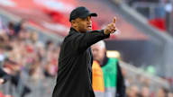 Vincent Kompany gibt Anweisungen im Spiel gegen Bochum