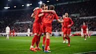 El equipo del FC Bayern celebra la victoria a domicilio ante el FC Augsburg