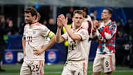 Joshua Kimmich klatscht in Richtung der FC Bayern-Fans in Mailand