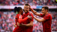 Eric Dier celebra el gol al Mainz con Michael Olise