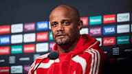 Vincent Kompany auf der Pressekonferenz des FC Bayern