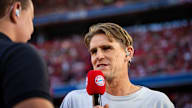 Christoph Freund im Interview beim Testspiel FC Bayern gegen Tottenham Hotspur