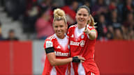 Linda Dallmann und Sarah Zadrazil bejubeln ein Tor gegen Real Madrid.
