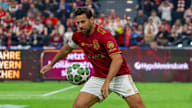 Claudio Pizarro dribbelt mit dem Ball beim Franz Beckenbauer-Cup im SAP Garden.